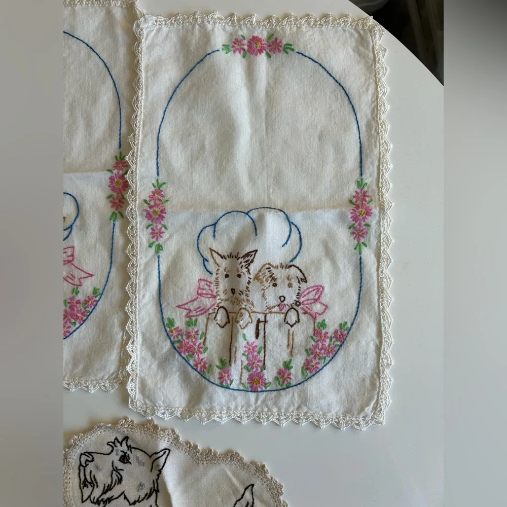 PRISTINE Vintage Scottie Dog Linens Embroidery Hanky Doily